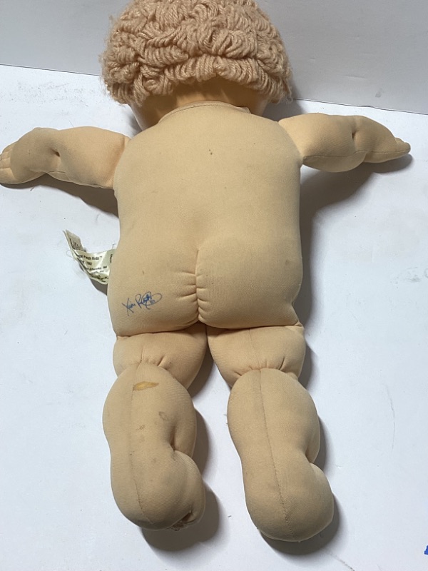 Photo 2 of VINTAGE CABBAGE PATCH KIDS DOLL. 1978 1982 COLECO BLUE INK ‘85 XAVIER ROBERTS SIGNATURE ON BOTTOM