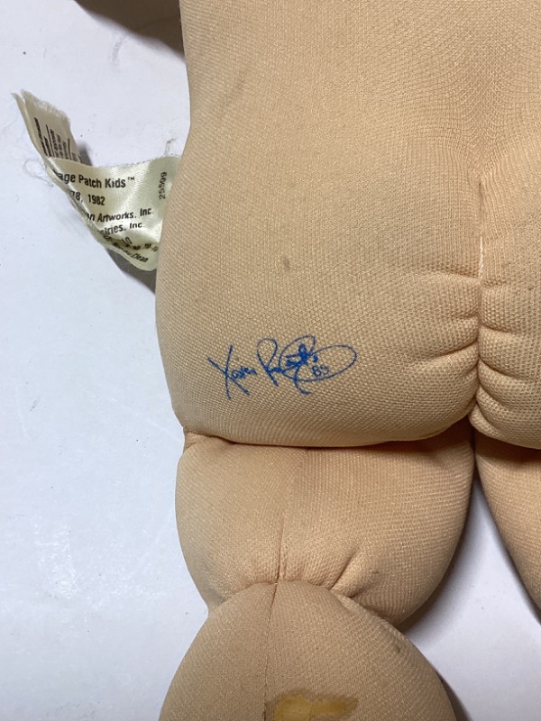 Photo 3 of VINTAGE CABBAGE PATCH KIDS DOLL. 1978 1982 COLECO BLUE INK ‘85 XAVIER ROBERTS SIGNATURE ON BOTTOM