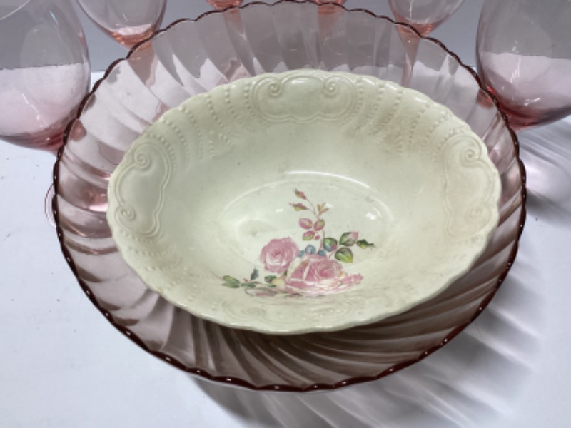 Photo 3 of PINK ROSE TONE FRUIT BOWL AND STEMWARE