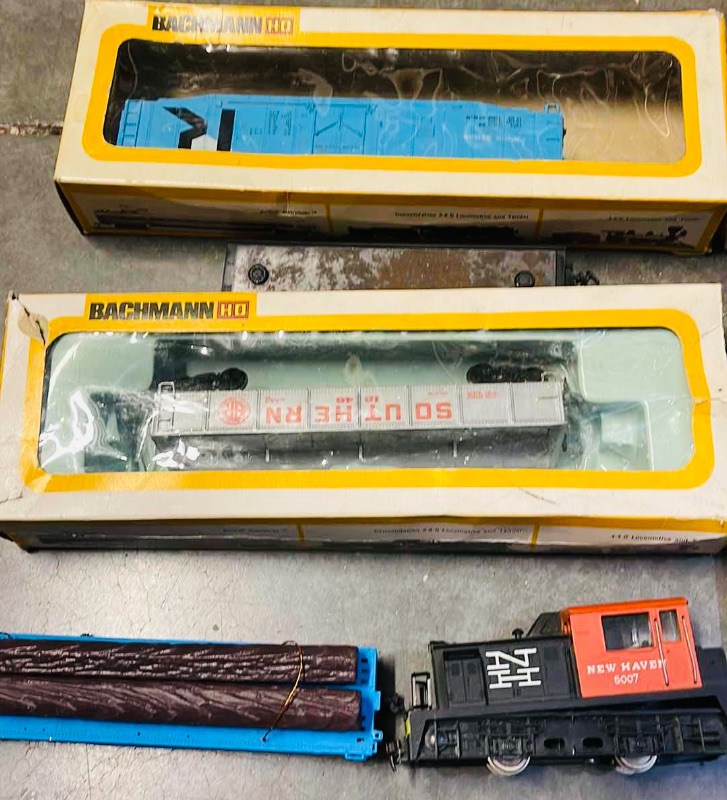 Photo 2 of BACHMAN HO SCALE MODEL TRAIN SET WITH TRACK AND POWER PACK