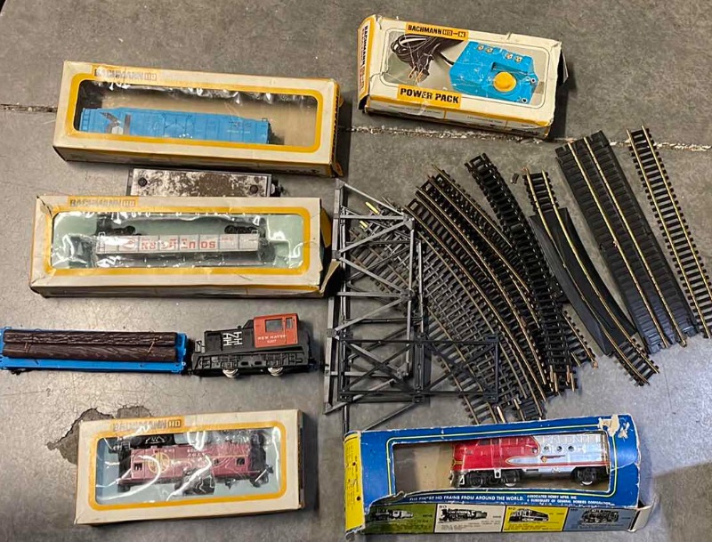 Photo 1 of BACHMAN HO SCALE MODEL TRAIN SET WITH TRACK AND POWER PACK