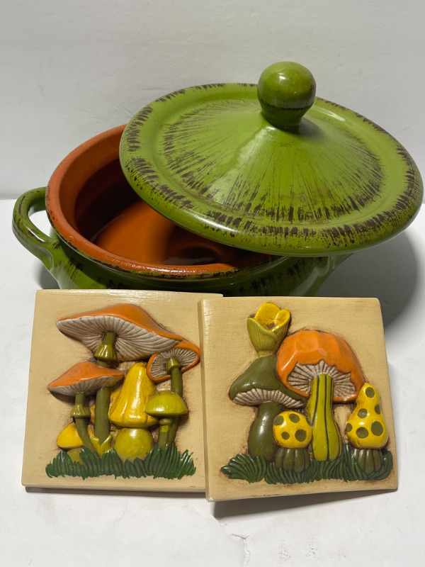 Photo 1 of DE SILVA GREEN GLAZE TERRACOTTA BAKING DISH MADE IN ITALY WITH VINTAGE MUSHROOM WALL ART