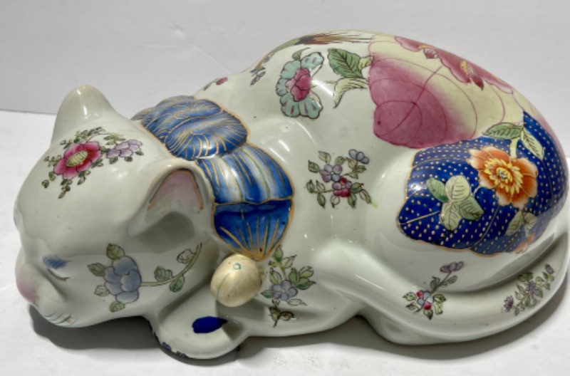 Photo 1 of VINTAGE CHINESE SLEEPING CAT ENAMEL HAND PAINTED PORCELAIN