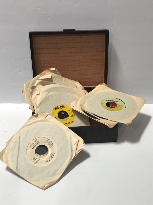 Photo 1 of VINTAGE 45’S & VINTAGE BOX