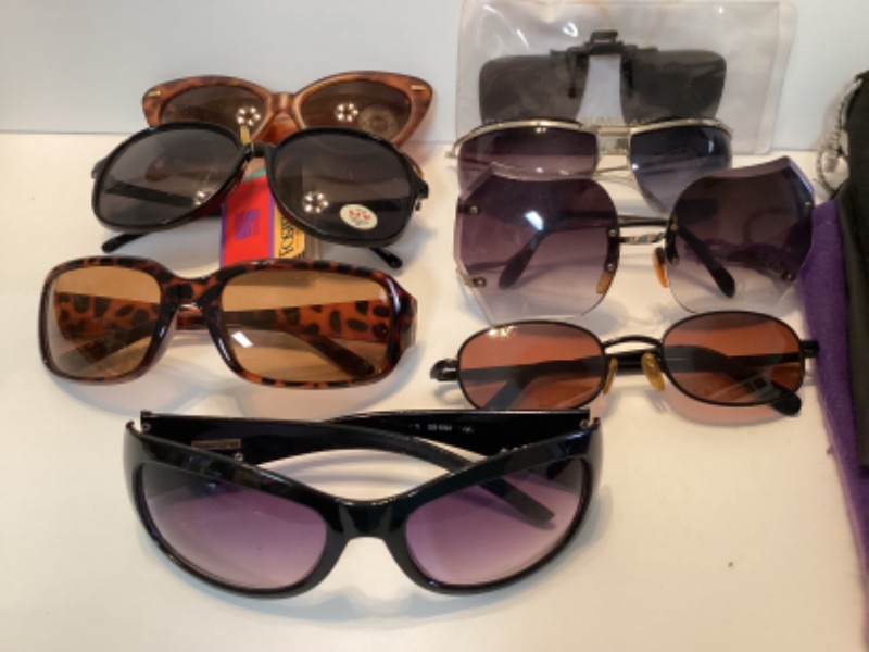 Photo 2 of VINTAGE FOSTER GRANT SUNGLASSES & ASSORTED LADIES SUNGLASSES