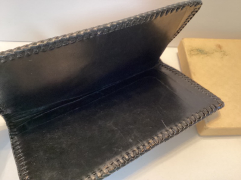Photo 2 of VINTAGE HAND TOOLED LEATHER WALLET/ BILLFOLD