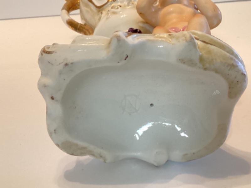 Photo 4 of VINTAGE CAPODIMONTE ORNATE CHERUB VASE 8”