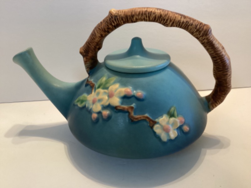 Photo 1 of VINTAGE ROSEVILLE USA TEAPOT MORE IN AUCTION 