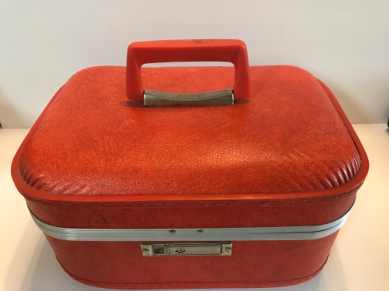 Photo 2 of VINTAGE J C PENNEY ORANGE TRAIN CASE