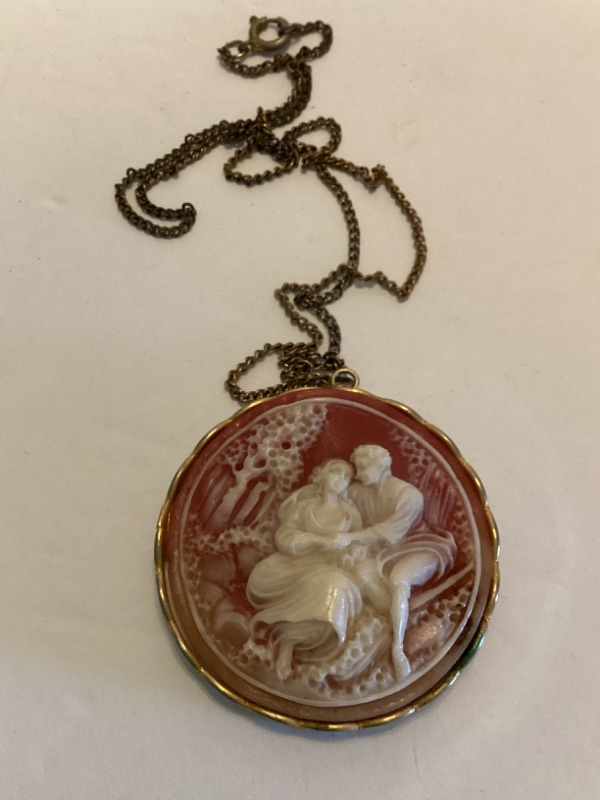 Photo 1 of VINTAGE ROUND FLIP RESIN CAMEO PENDANT WITH NECKLACE