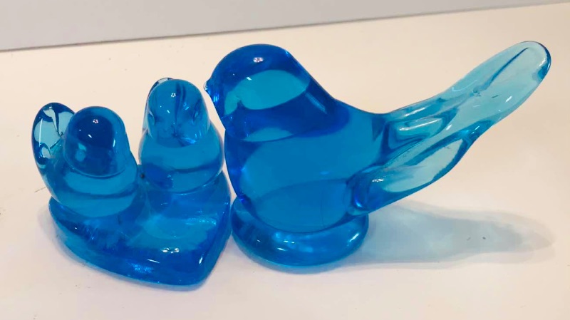 Photo 2 of VINTAGE LEO WARD SIGNED HANDBLOWN ART GLASS BLUEBIRDS OF HAPPINESS