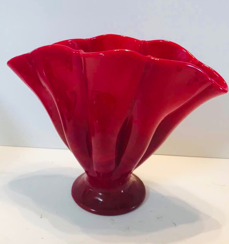 Photo 1 of FENTON MANDARIN RED ART GLASS LARGE FAN VASE H-7.5”