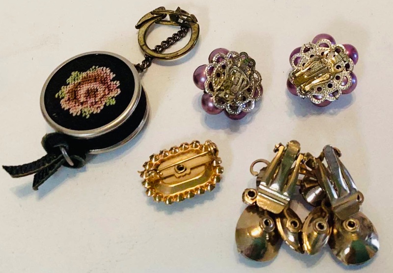 Photo 6 of VINTAGE CLUSTER COSTUME JEWELRY