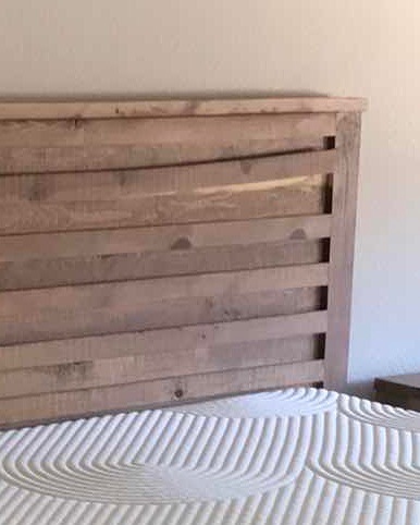 Photo 4 of MADAN WEATHERED PINE FINISH KING SIZE BED FRAME WITH HEADBOARD AND FOOTBOARD – MATTRESS NOT INCLUDED - MORE OF THIS COLLECTION IN AUCTION 

