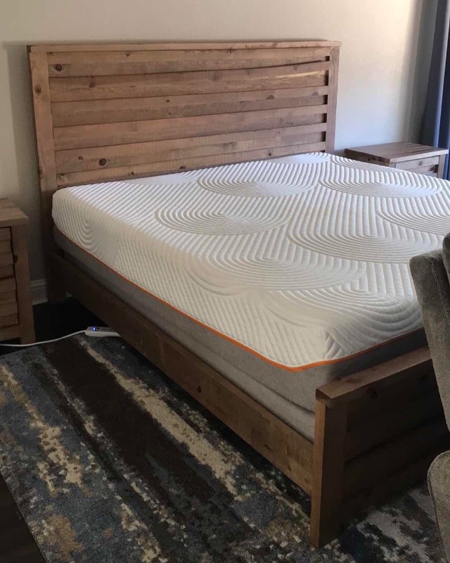 Photo 3 of MADAN WEATHERED PINE FINISH KING SIZE BED FRAME WITH HEADBOARD AND FOOTBOARD – MATTRESS NOT INCLUDED - MORE OF THIS COLLECTION IN AUCTION 

