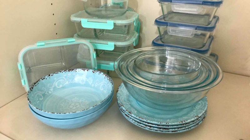 Photo 3 of GLASS PYREX FOOD SAVERS WITH LIDS & MORE 