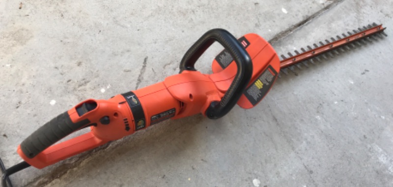 Photo 3 of BLACK AND DECKER HEDGER