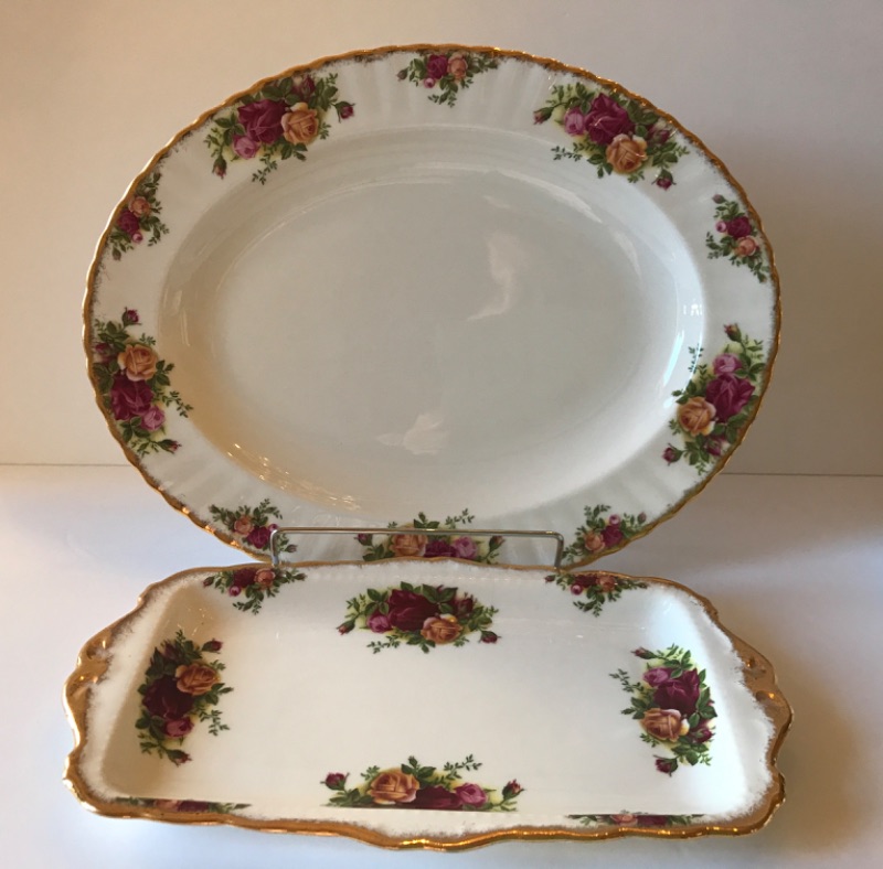 Photo 1 of ROYAL ALBERT BONE CHINA - OLD COUNTRY ROSES SERVING PLATES