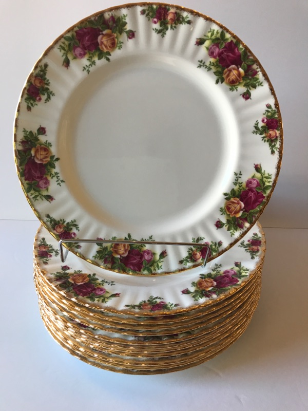 Photo 1 of ROYAL ALBERT BONE CHINA - OLD COUNTRY ROSES DINNER PLATES- MORE OF THIS COLLECTION IN AUCTION 