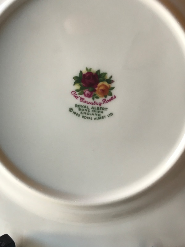 Photo 3 of ROYAL ALBERT BONE CHINA - OLD COUNTRY ROSES DESERT PLATES