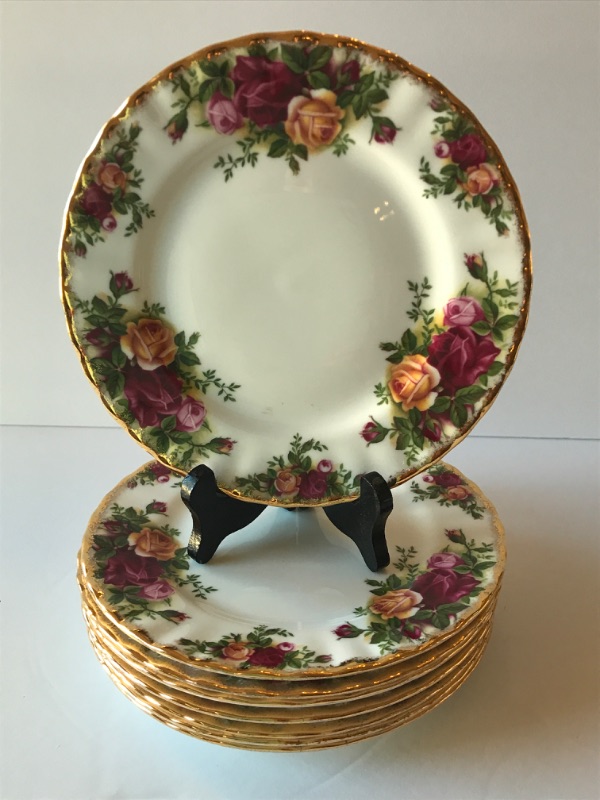 Photo 1 of ROYAL ALBERT BONE CHINA - OLD COUNTRY ROSES DESERT PLATES