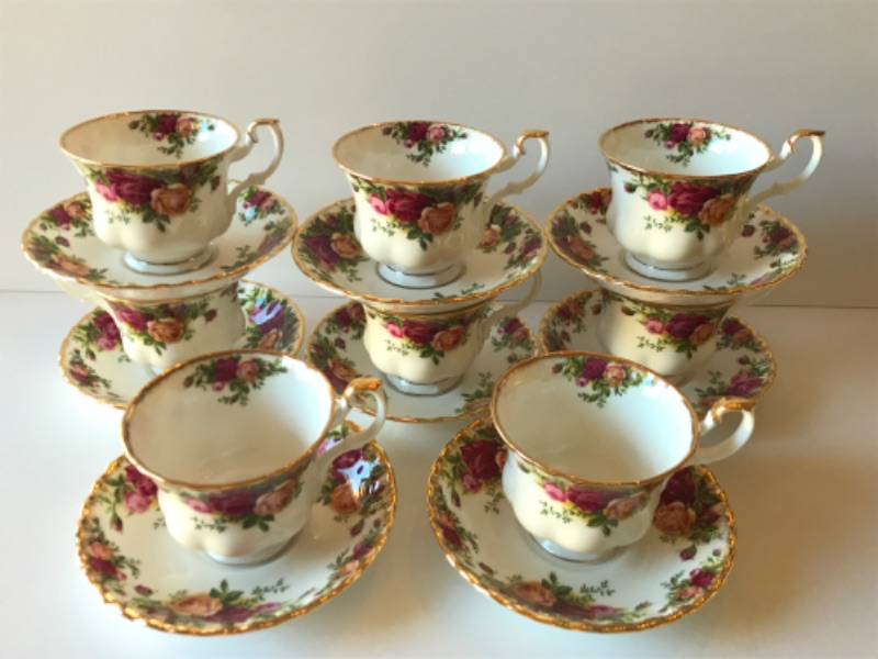 Photo 2 of ROYAL ALBERT BONE CHINA - OLD COUNTRY ROSES  TEA CUPS AND SAUCERS - MORE OF THIS COLLECTION IN AUCTION 