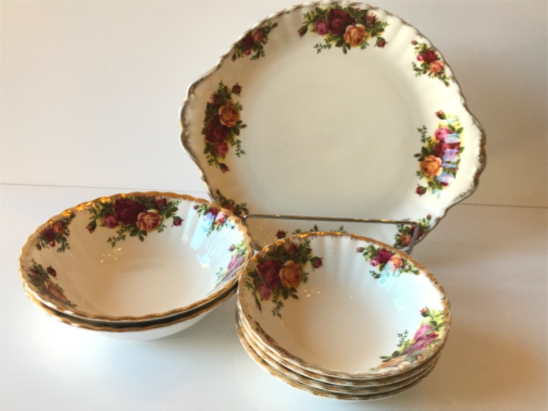 Photo 1 of ROYAL ALBERT BONE CHINA - OLD COUNTRY ROSES SERVING PLATES AND BOWLS- MORE OF THIS COLLECTION IN AUCTION 