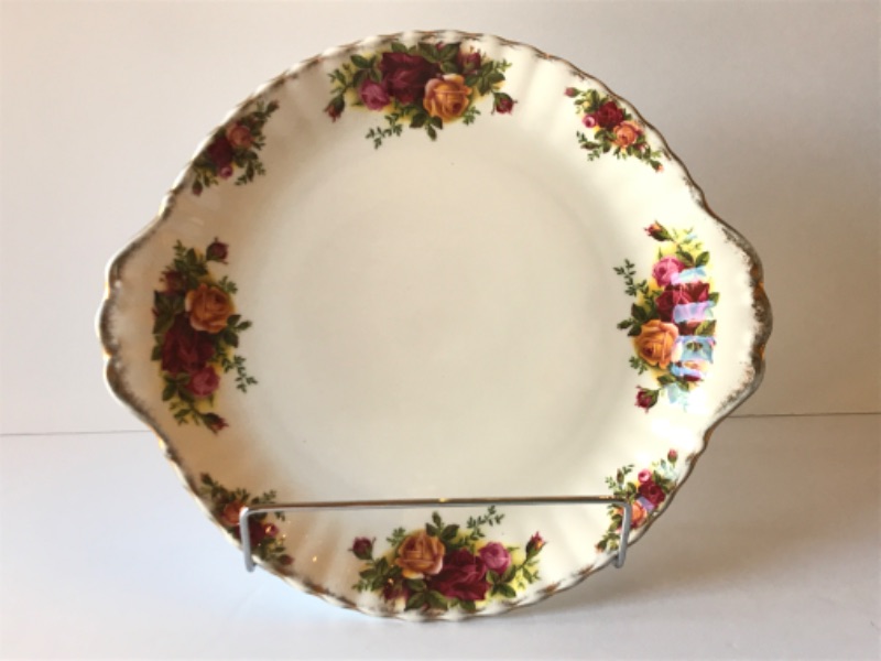 Photo 3 of ROYAL ALBERT BONE CHINA - OLD COUNTRY ROSES SERVING PLATES AND BOWLS- MORE OF THIS COLLECTION IN AUCTION 