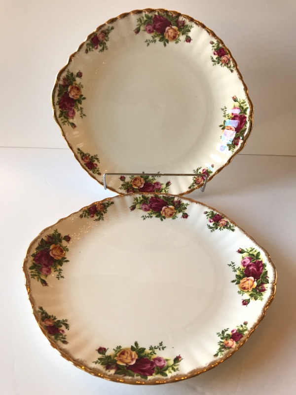 Photo 1 of ROYAL ALBERT BONE CHINA - OLD COUNTRY ROSES - MORE OF THIS COLLECTION IN AUCTION 