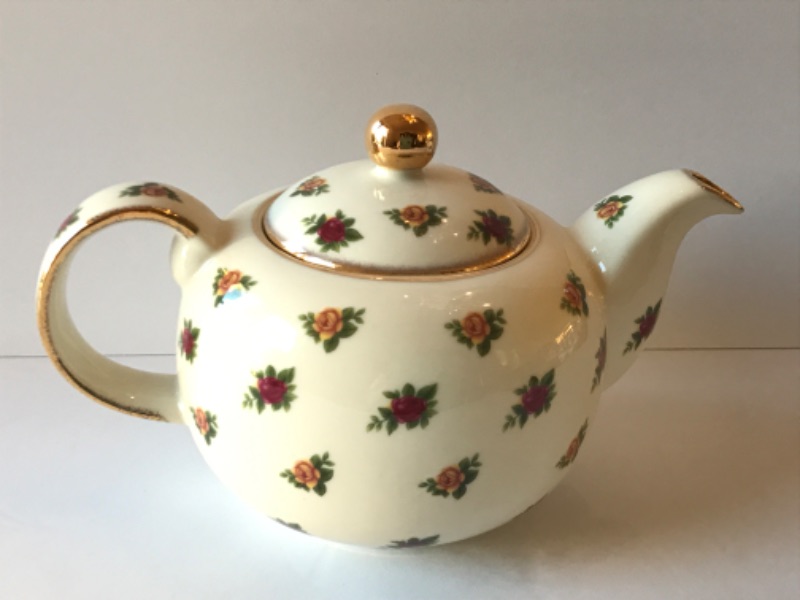 Photo 2 of ROYAL ALBERT BONE CHINA - OLD COUNTRY ROSES  TEA POT / SALT AND PEPPER AND MORE