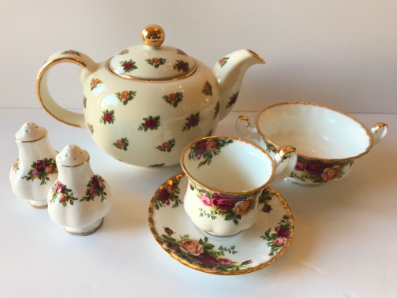 Photo 1 of ROYAL ALBERT BONE CHINA - OLD COUNTRY ROSES  TEA POT / SALT AND PEPPER AND MORE