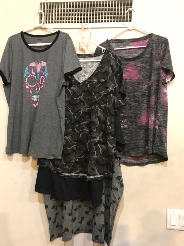 Photo 2 of HUE VELORE JUMPSUIT AND WOMENS T-SHIRTS SIZES M/L