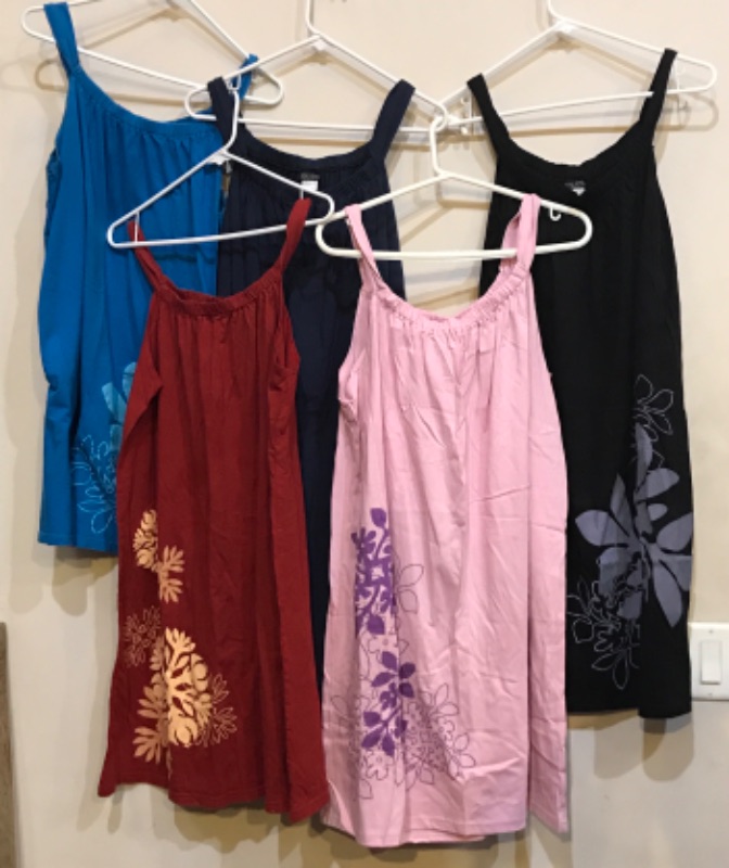 Photo 2 of NWT WOMENS DRESSES SIZE M/L