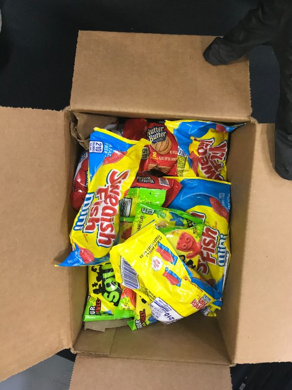 Photo 2 of 
OREO, CHIPS AHOY!, Nutter Butter, SOUR PATCH KIDS & SWEDISH FISH Cookies & Candy Variety Pack, 40 Snack Packs EXP 5/22