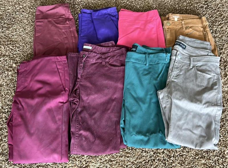 Photo 1 of 8 PAIR WOMENSWEAR ANKLE PANTS SIZE SIZE SMALL, 2, 4 AND 8