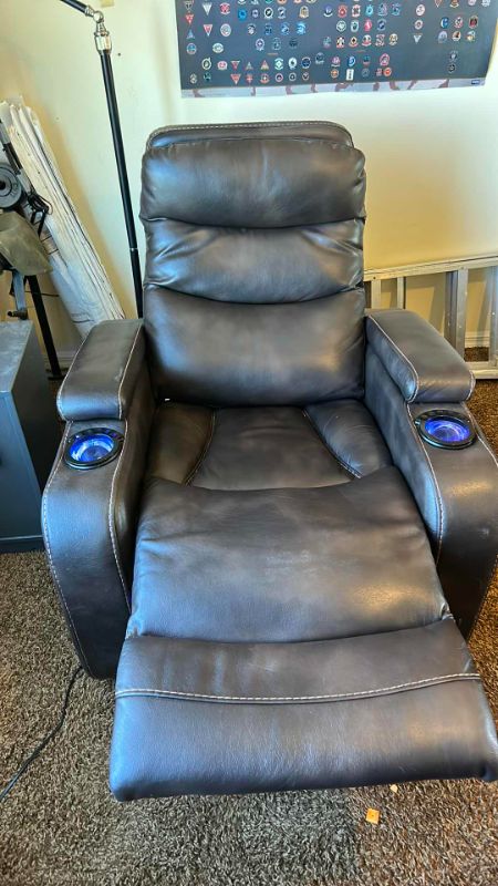 Photo 4 of LIGHT UP ELECTRIC RECLINING THEATRE LOUNGE CHAIR