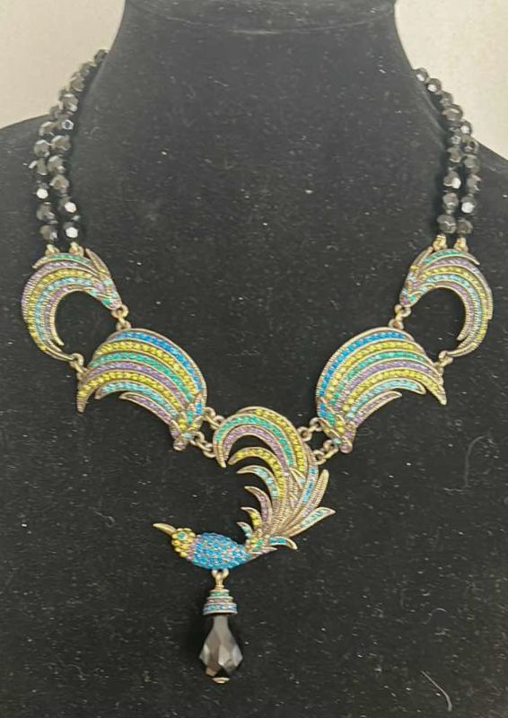 Photo 2 of FASHION JEWELRY - EXQUISITE CRYSTAL NECKLACE 