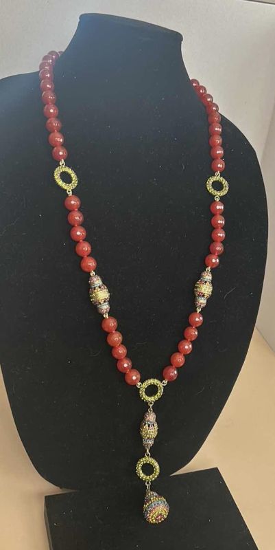 Photo 2 of FASHION JEWELRY - BEADED AND CRYSTAL NECKLACE