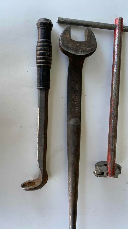 Photo 3 of ASSORTED SPECIALTY TOOLS
