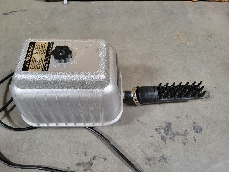 Photo 2 of DANNER PONDMASTER MFG. AP-100 NON SUBMERSIBLE AIR PUMP