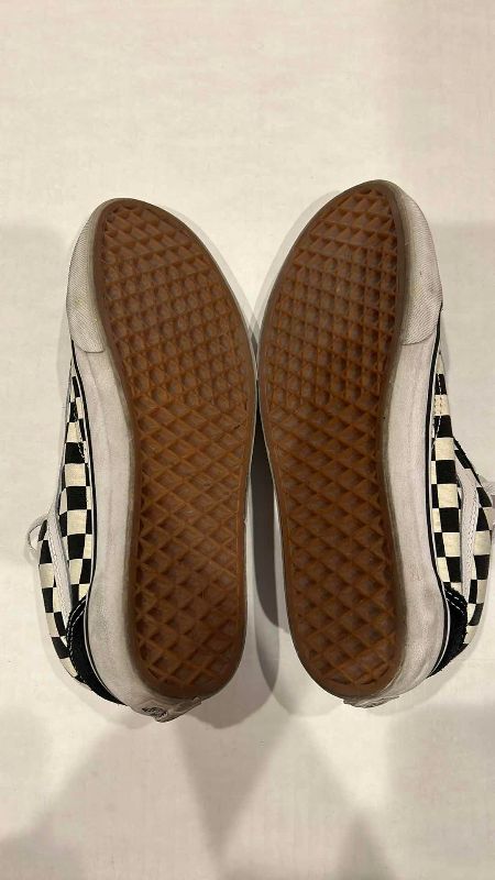 Photo 2 of VANS CHECKER PRINT SUEDE TOE SNEAKERS SIZE 7 MEN 25 CM