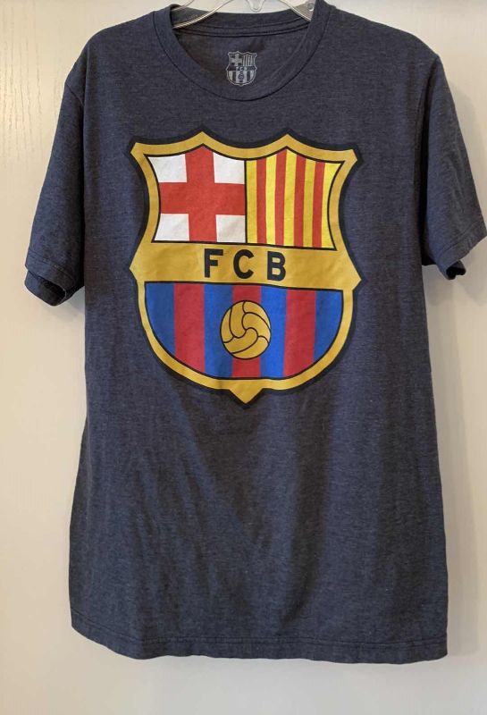 Photo 1 of SOCCER BARCELONA OFFICIAL MERCHANDISE T-SHIRT SIZE S