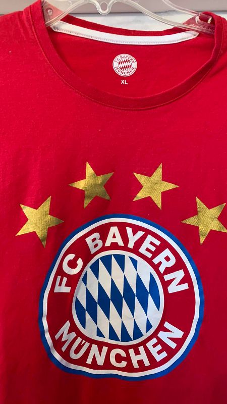 Photo 2 of SOCCER BAYERN MUNICH TSHIRT MENS XL