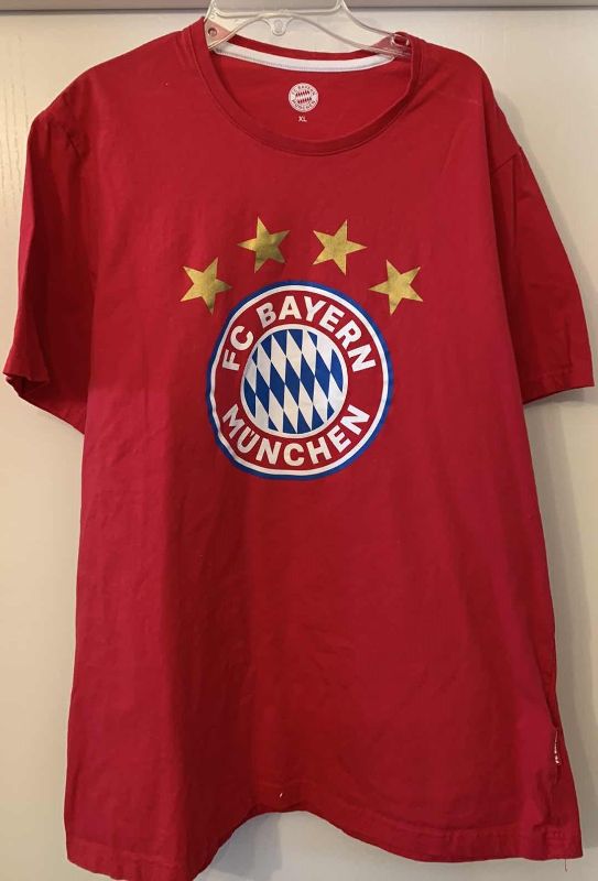 Photo 1 of SOCCER BAYERN MUNICH TSHIRT MENS XL