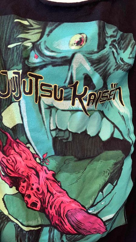 Photo 2 of ANIME MANGA JUJUTSU KAISEN TSHIRT WITH COLLAR REMOVED SIZE M