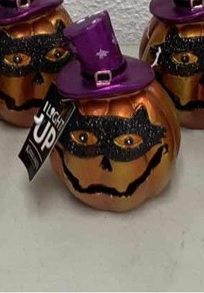 Photo 1 of 12 HALLOWEEN DECOR LIGHT UP PUMPKINS 