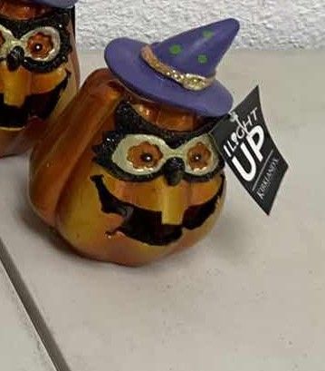 Photo 1 of 12 HALLOWEEN DECOR LIGHT UP PUMPKINS 