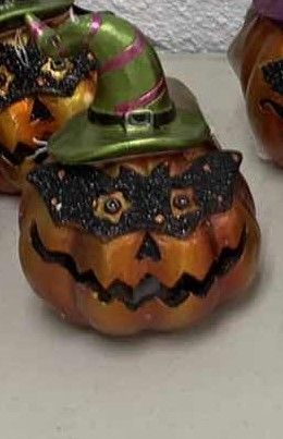 Photo 1 of 12 HALLOWEEN DECOR LIGHT UP PUMPKINS 