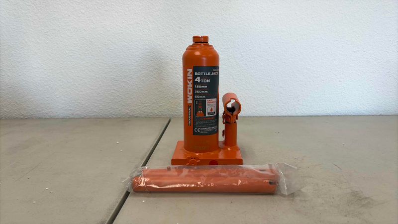 Photo 1 of WOKIN 4-TON BOTTLE JACK