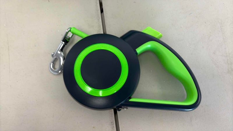 Photo 1 of NIB MIGHTY PAW RETRACTABLE DOG LEASH
